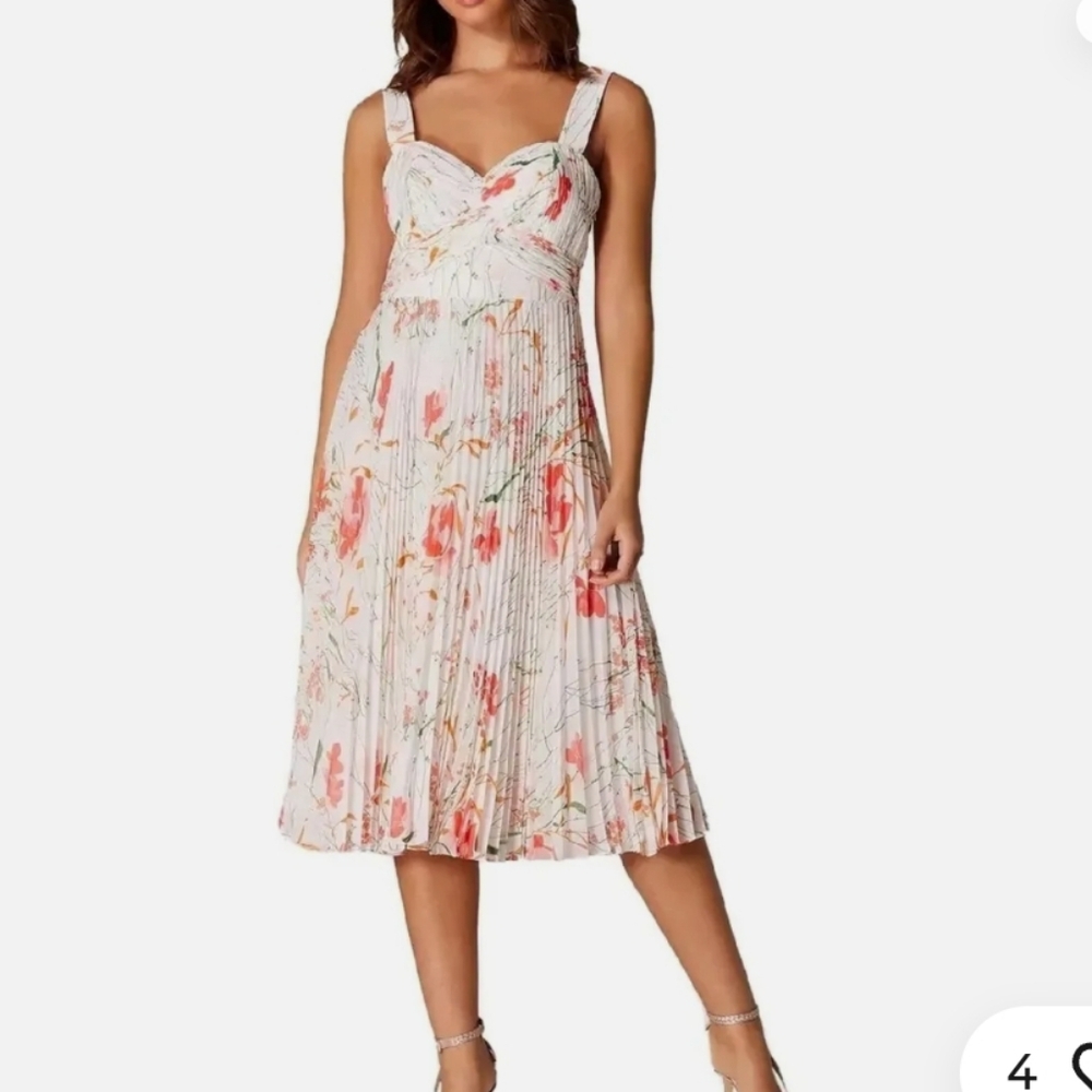 Karen Millen $470 Floral Pleated Midi Dress